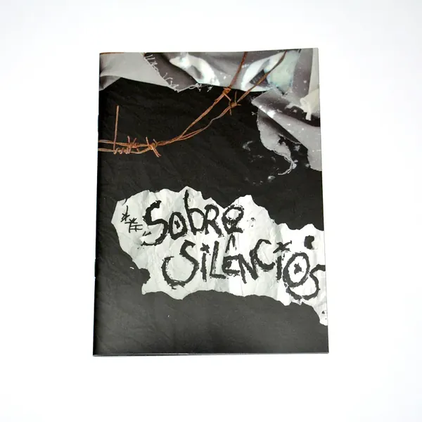 Livro “Sobre silêncios” com capa em preto e branco